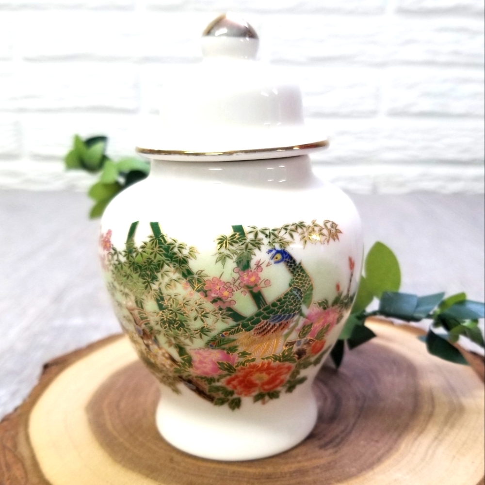 OMC Japanese mini vase/urn